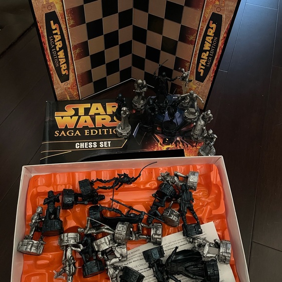 Star Wars Chess Set Saga Edition - Picture 2 of 5